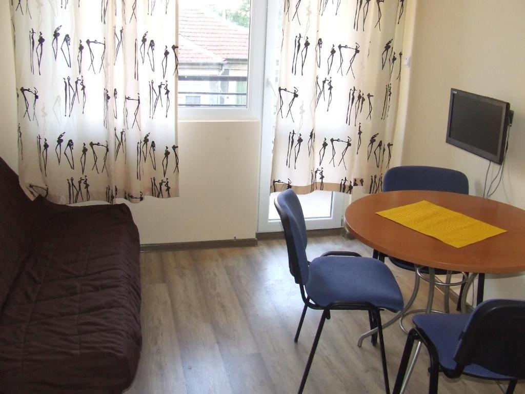 Asparuhov Guest Rooms And Apartments Varna Kamer foto