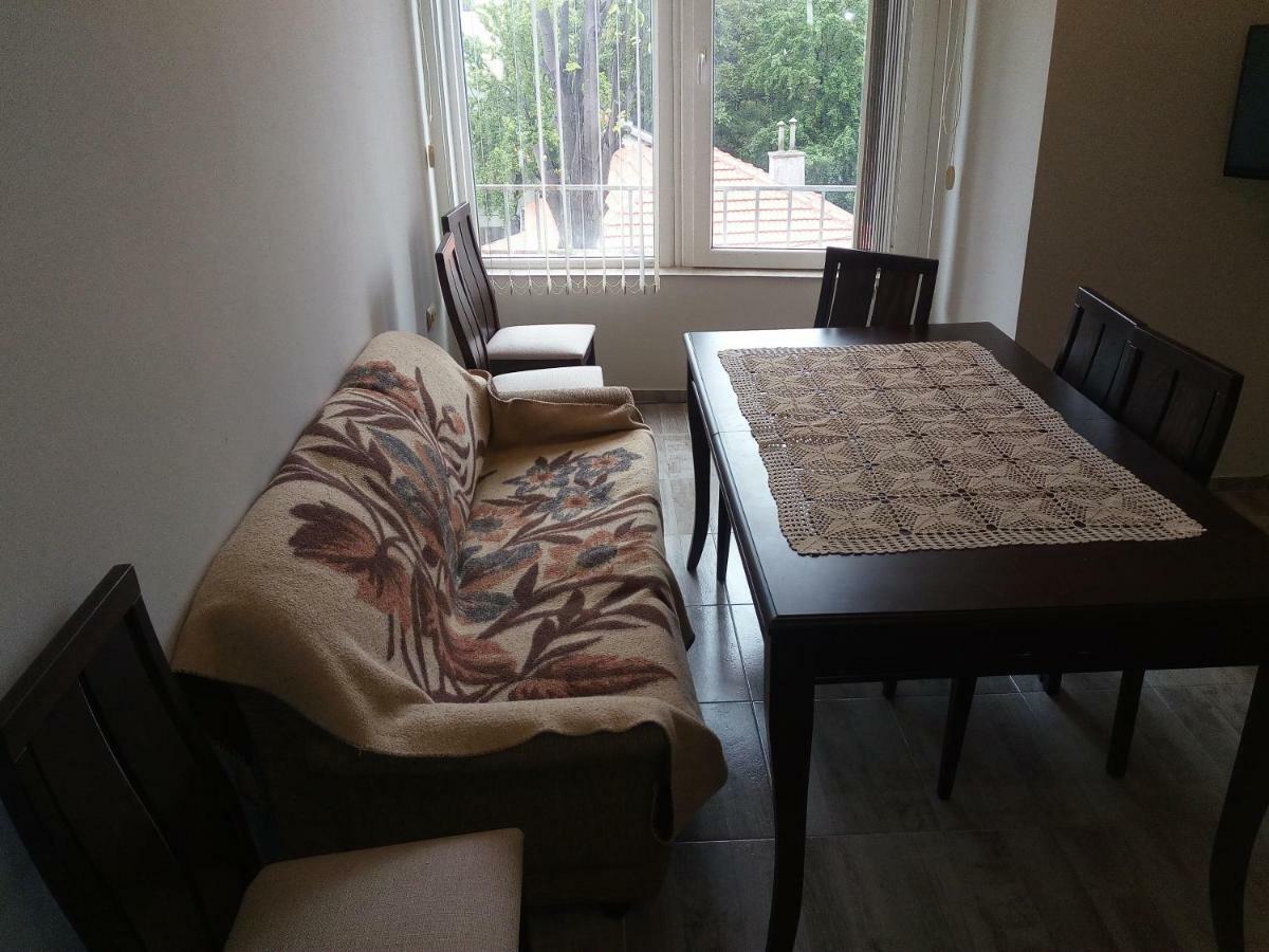 Asparuhov Guest Rooms And Apartments Varna Buitenkant foto